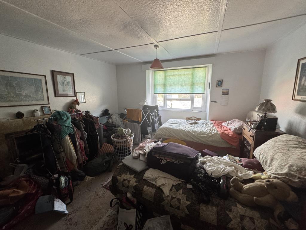 Lot: 49 - MIXED COMMERCIAL AND RESIDENTIAL INVESTMENT - Bedroom